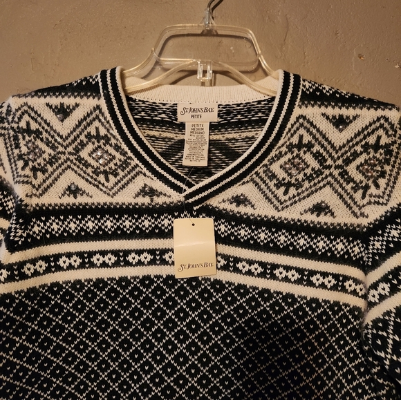 NWT St. John's Bay petite size medium fuzzy sweater 5% angora rabbit - Picture 2 of 4